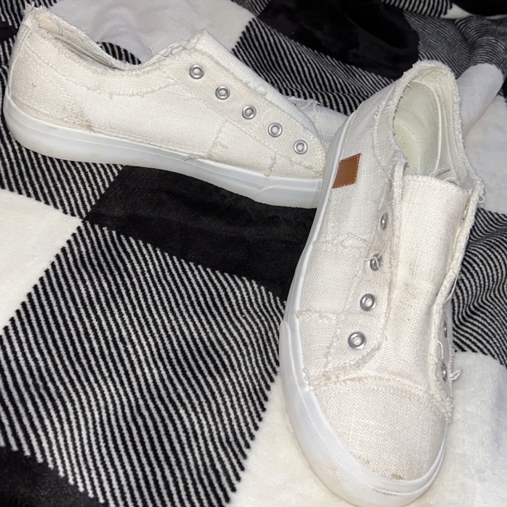 COPY - Size 8 white shoes!